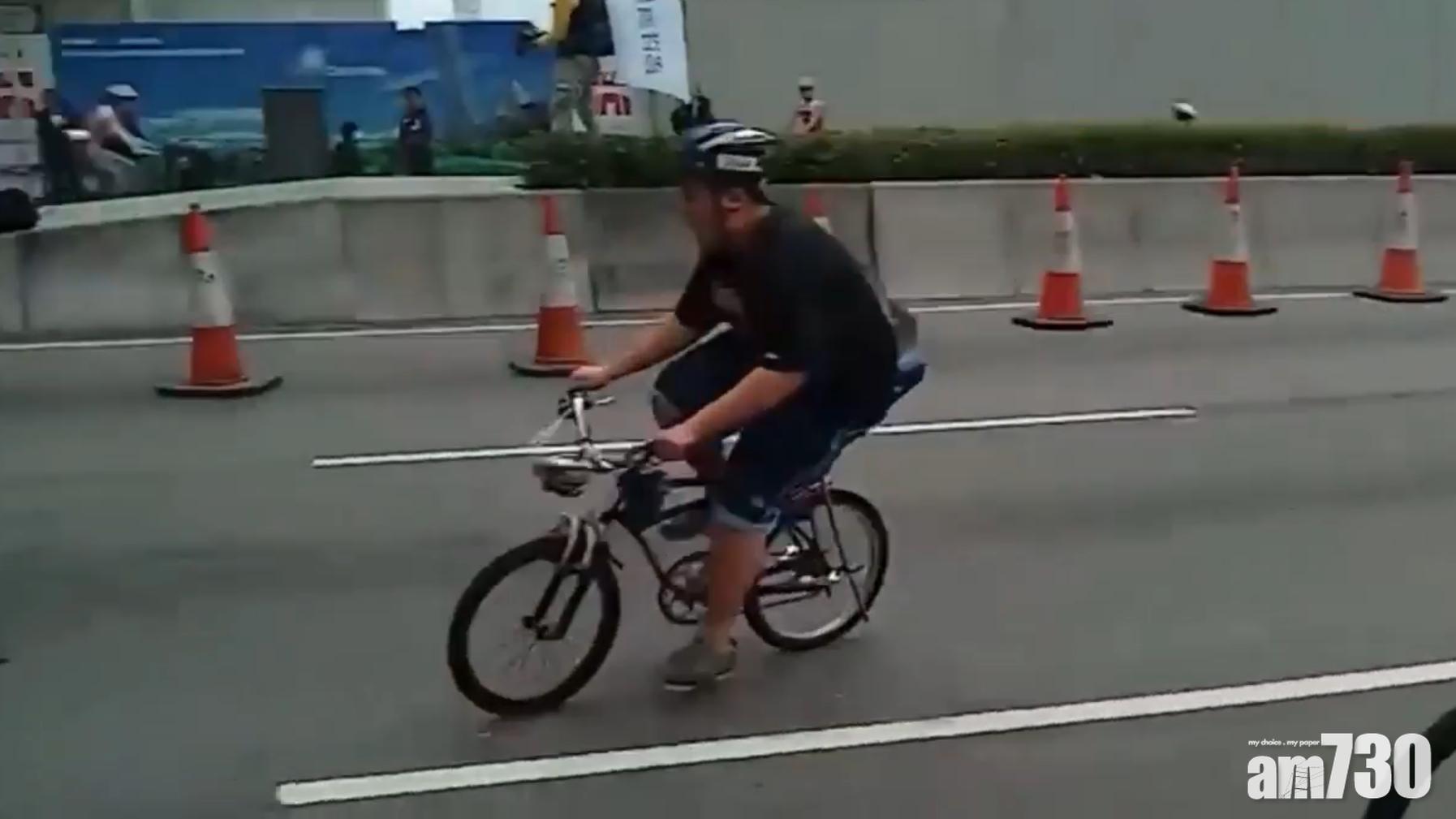 當日Leo入彎時,現場已響起歡呼聲。(片段截圖)