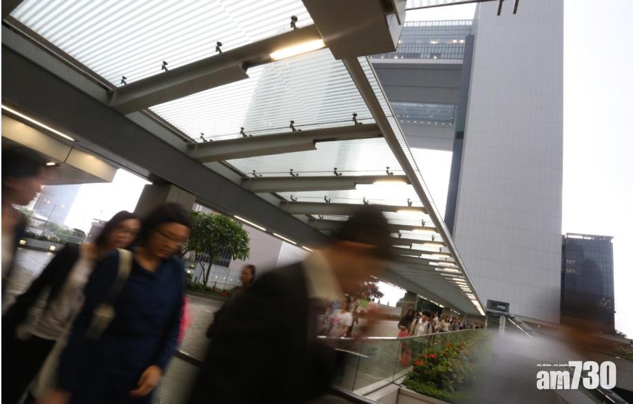 政府今年度會招聘大約1萬名公務員。(資料圖片)