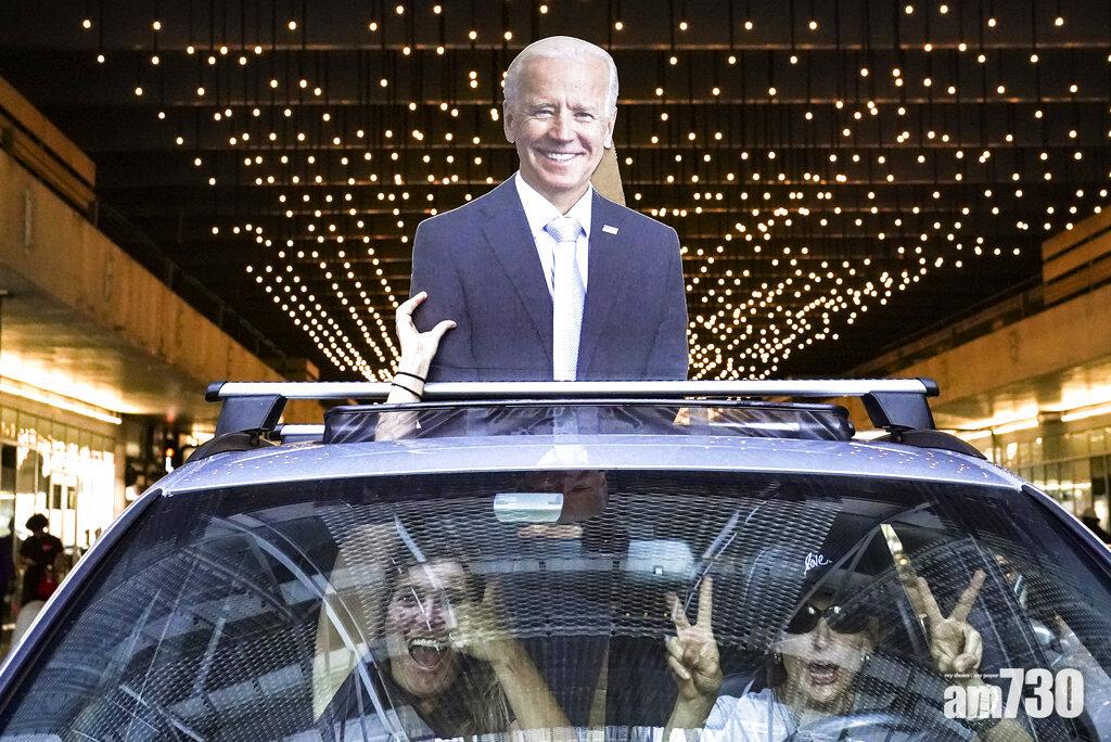 拜登支持者上街慶祝他取得足夠選舉人票,當選總統。(美聯社)