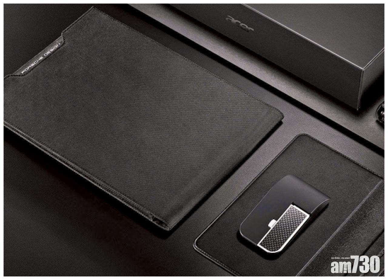 筆電和小物收納袋連滑鼠墊的Travelpack RS,售329.99美元(約$2,558)。