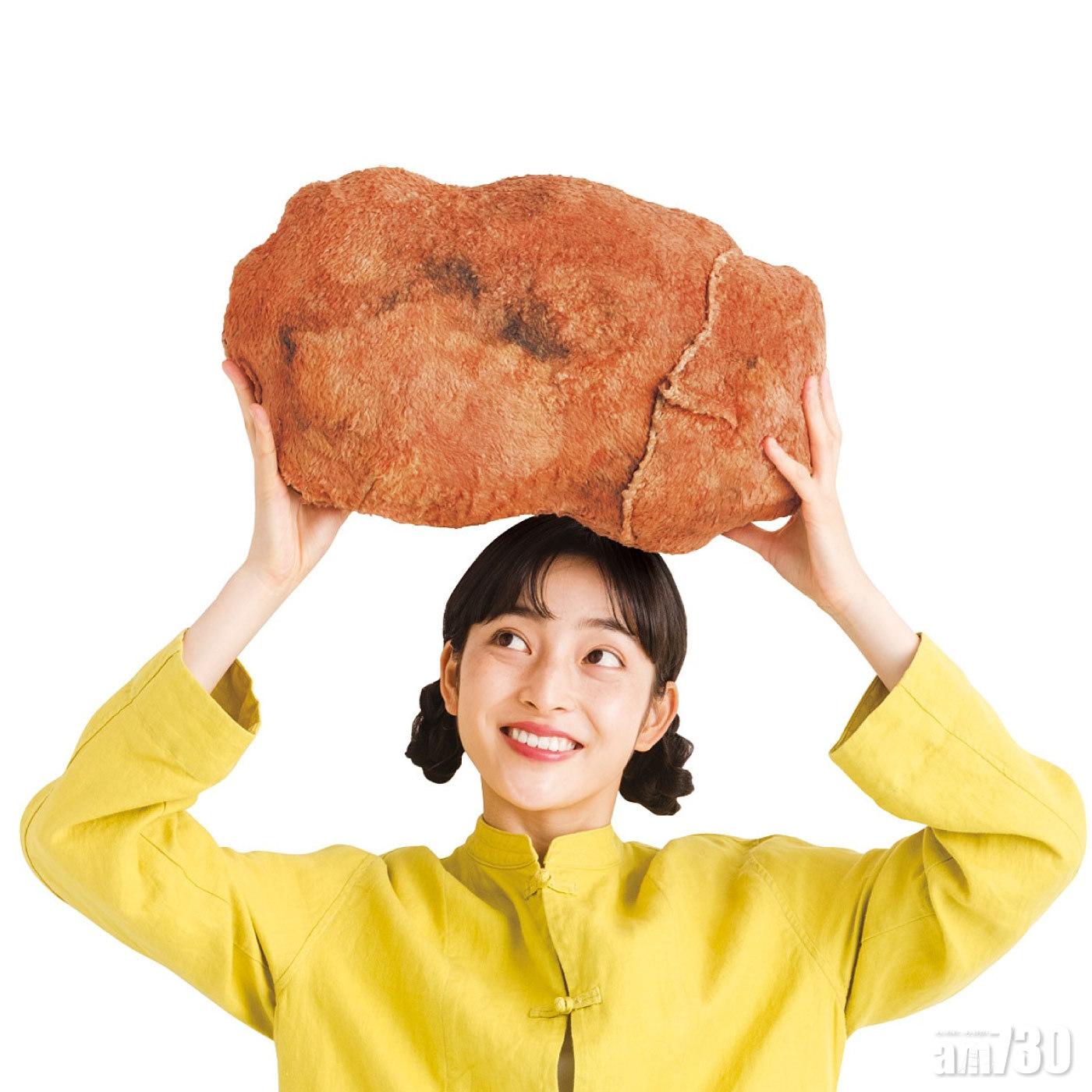 YOU+MORE!炸雞攬枕(圖片來源:YOU+MORE!)