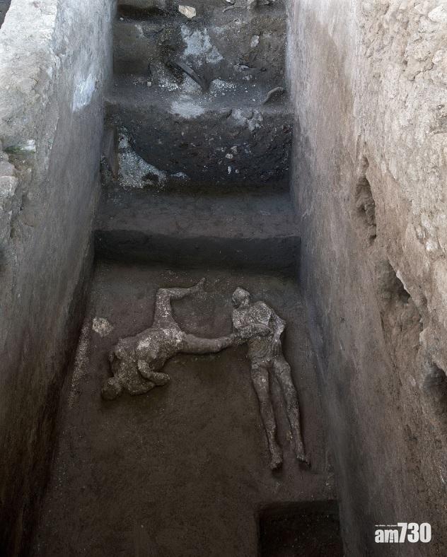 專家之後將掘出遺骸。(路透社)