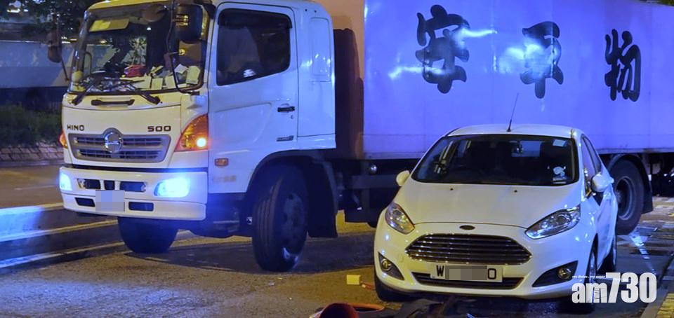 有網民貼舊相,揭涉事私家車並非首次違泊阻礙大車轉彎。(網民「Gerry Em」@FB群組「香港突發事故報料區」)