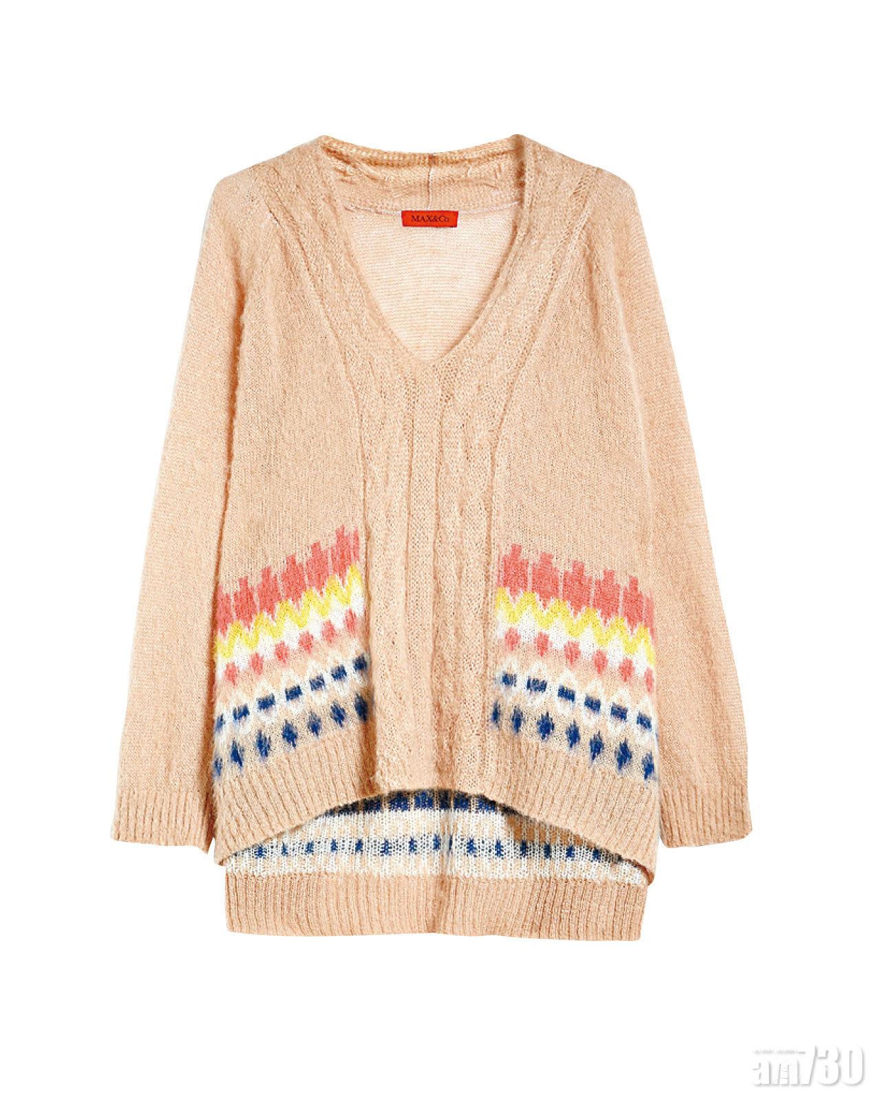 粉橙色綴彩紋knit top $2,480(B)