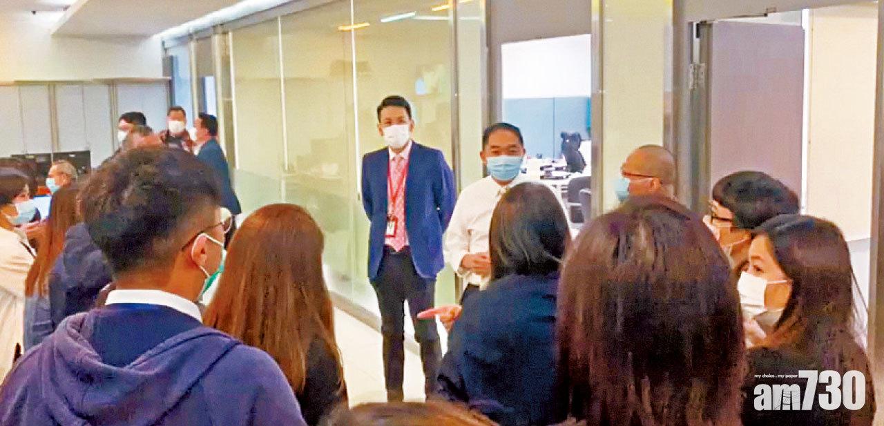 多名員工要求4名高層交代裁員準則。