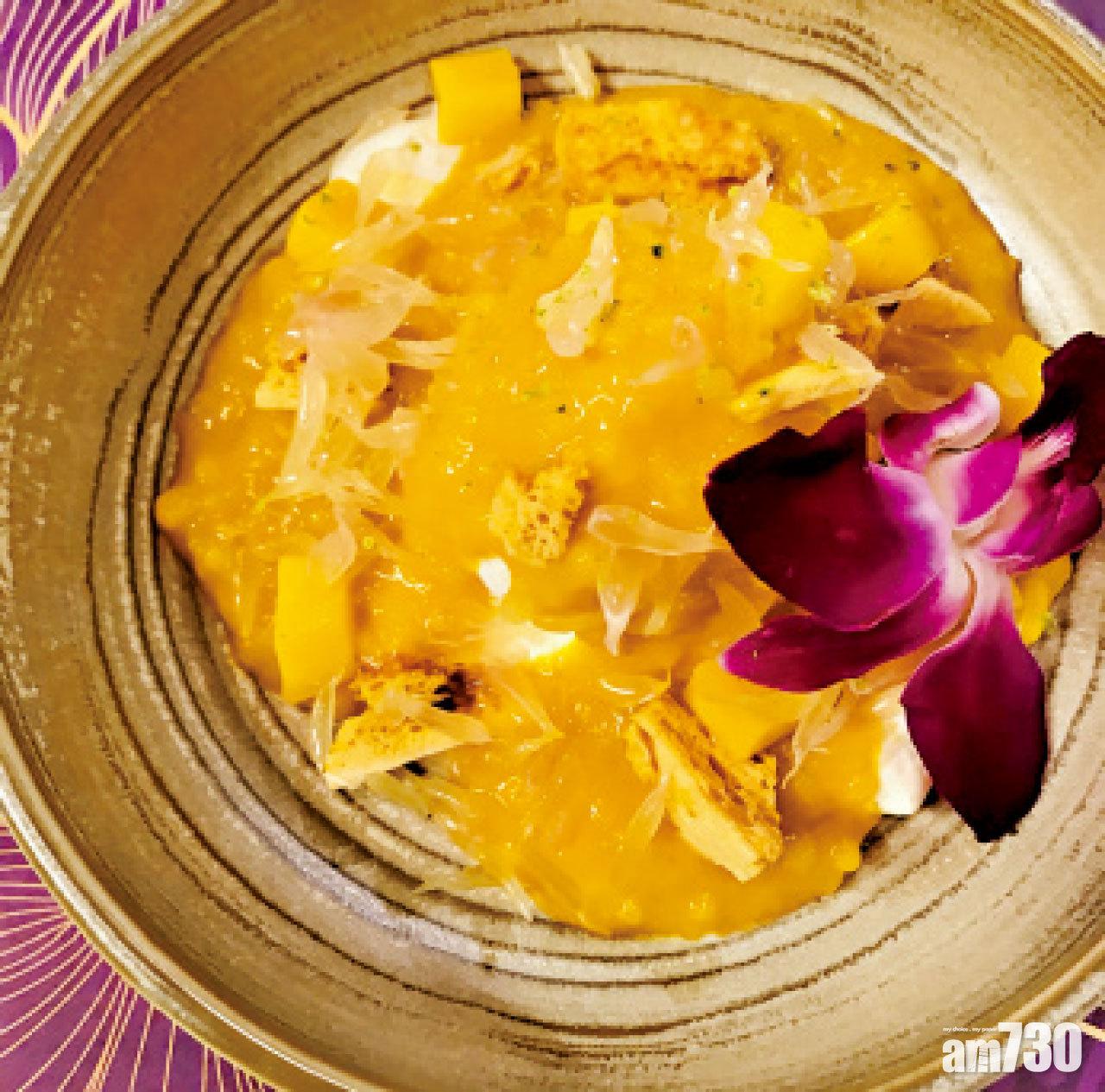 店方在甜品方面也下了不少心思,非一般的楊枝甘露,以經典港式混合泰式元素,以椰子雪葩取代椰漿及花奶,旁邊鋪上白朱古力泡泡,伴上新鮮芒果粒及蜂巢crumble脆糖,$68十分抵食!