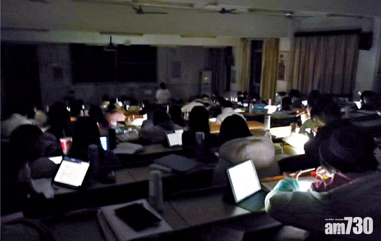 停電卻無礙學生準備考試。(互聯網)