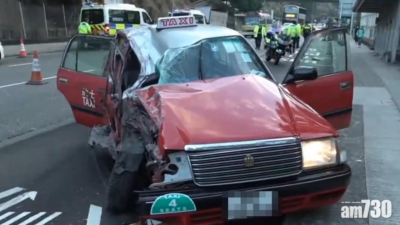 秀茂坪兩車相撞3人傷,的士司機一度被困。(電視截圖)