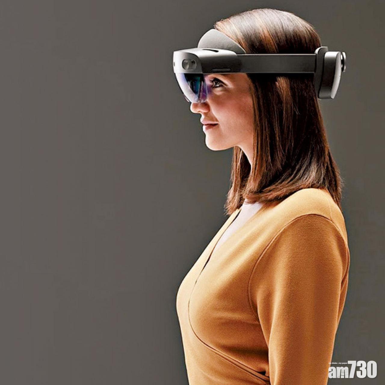 頭帶後旋鈕控制鬆緊度,兩側有空間音訊。