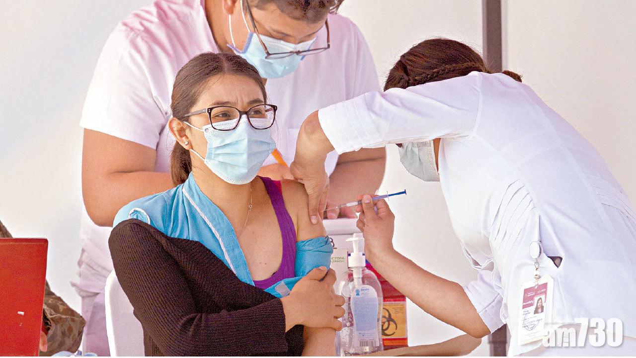 墨西哥上月24日起為醫護人員接種輝瑞疫苗。(美聯社)