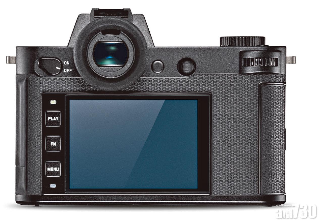 沿用EyeRes取景器和3.2吋210萬點觸控屏。