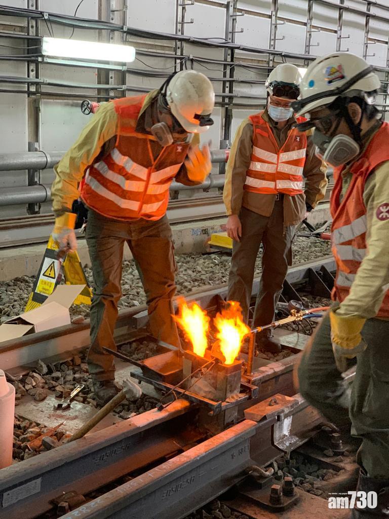 接駁軌道相關工作由凌晨起開始,目前大致按計劃推進。(港鐵提供)