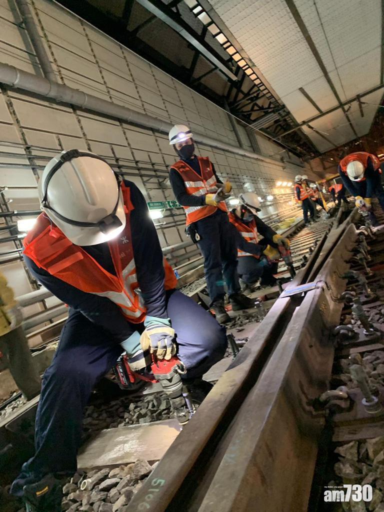 接駁軌道相關工作由凌晨起開始,目前大致按計劃推進。(港鐵提供)