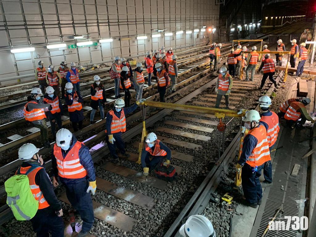 接駁軌道相關工作由凌晨起開始,目前大致按計劃推進。(港鐵提供)