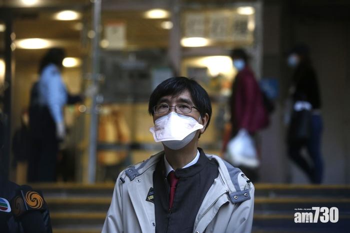 袁國勇指石蔭邨仁石樓部分喉管疑有滲漏,09單位所有居民須送去檢疫。(黃文山攝)