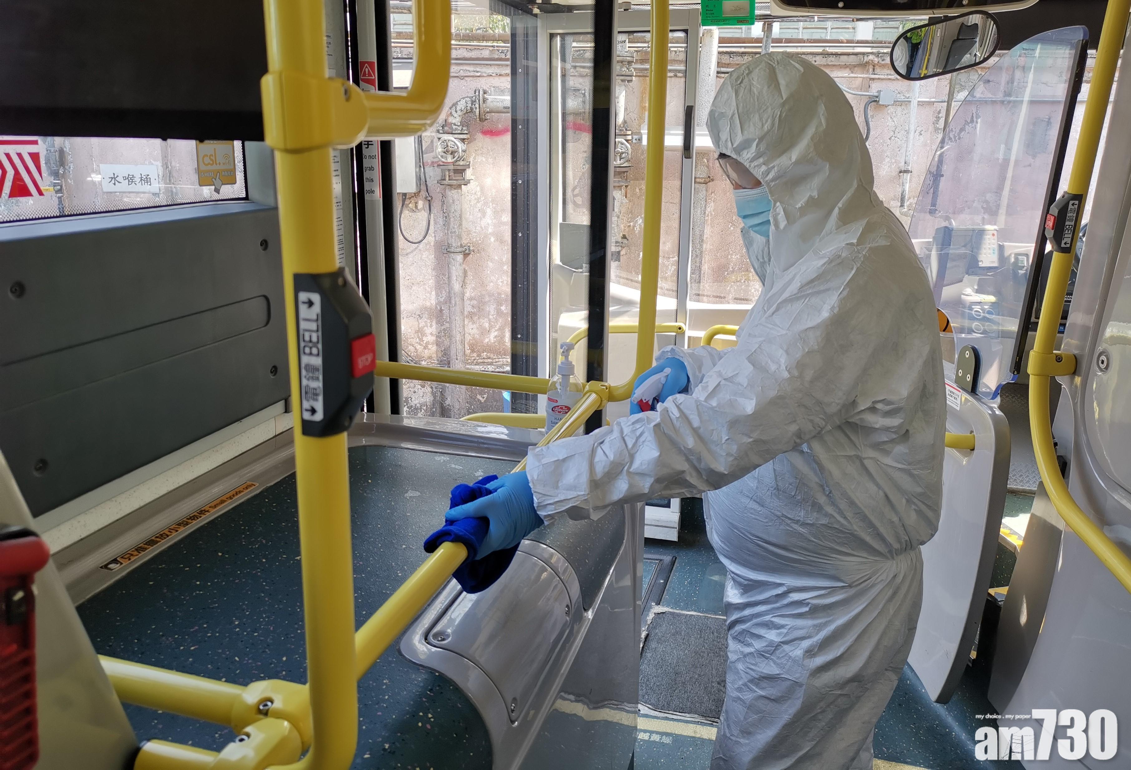 九巴指一名車長確診新冠肺炎,相關的巴士及車廠設施已進行清潔及消毒。(九巴供圖)