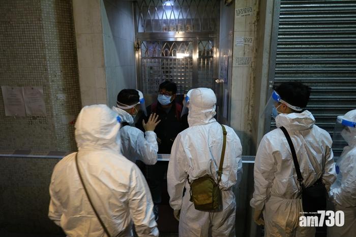 有落樓查詢的市民被要求返回住所。(鍾式明攝)