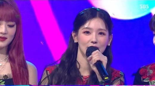 差點成為BLACKPINK其中一員的薇娟,代表(G)I-DLE多謝fans。