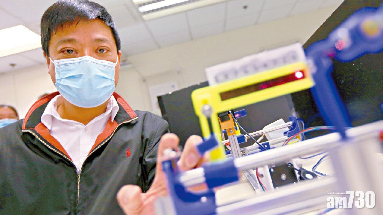 麥熾良指,平台會限制測試數值。(黃文山攝)