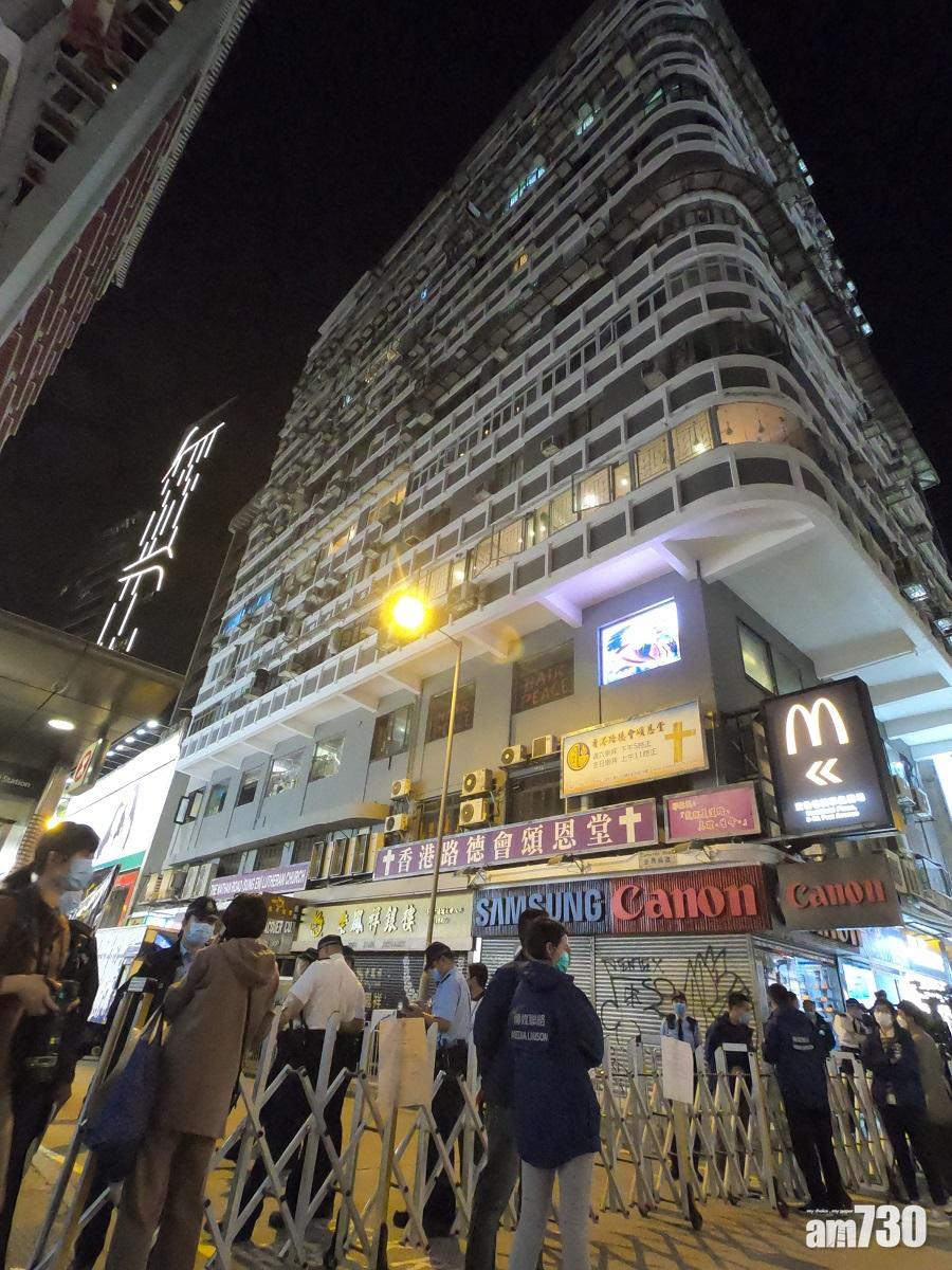 尖沙咀一段金馬倫道亦遭封閉。(鍾式明攝)