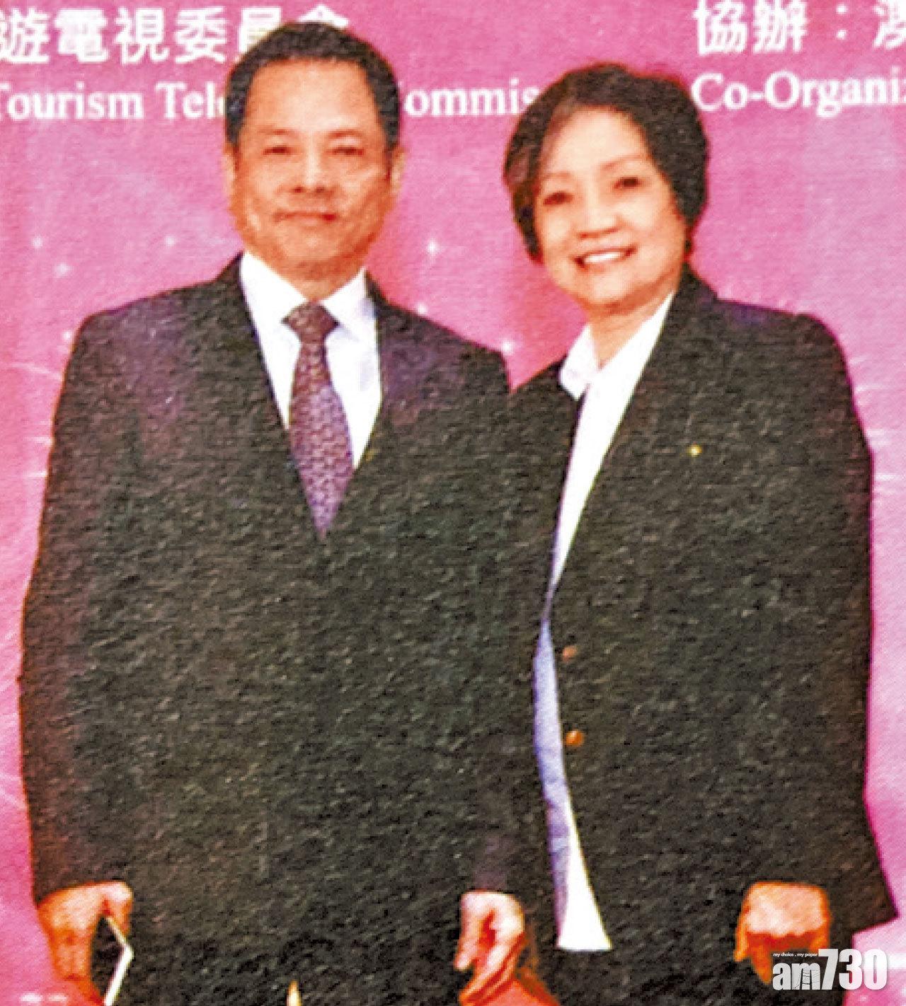 司徒玉蓮與尹國駒(崩牙駒)合照。