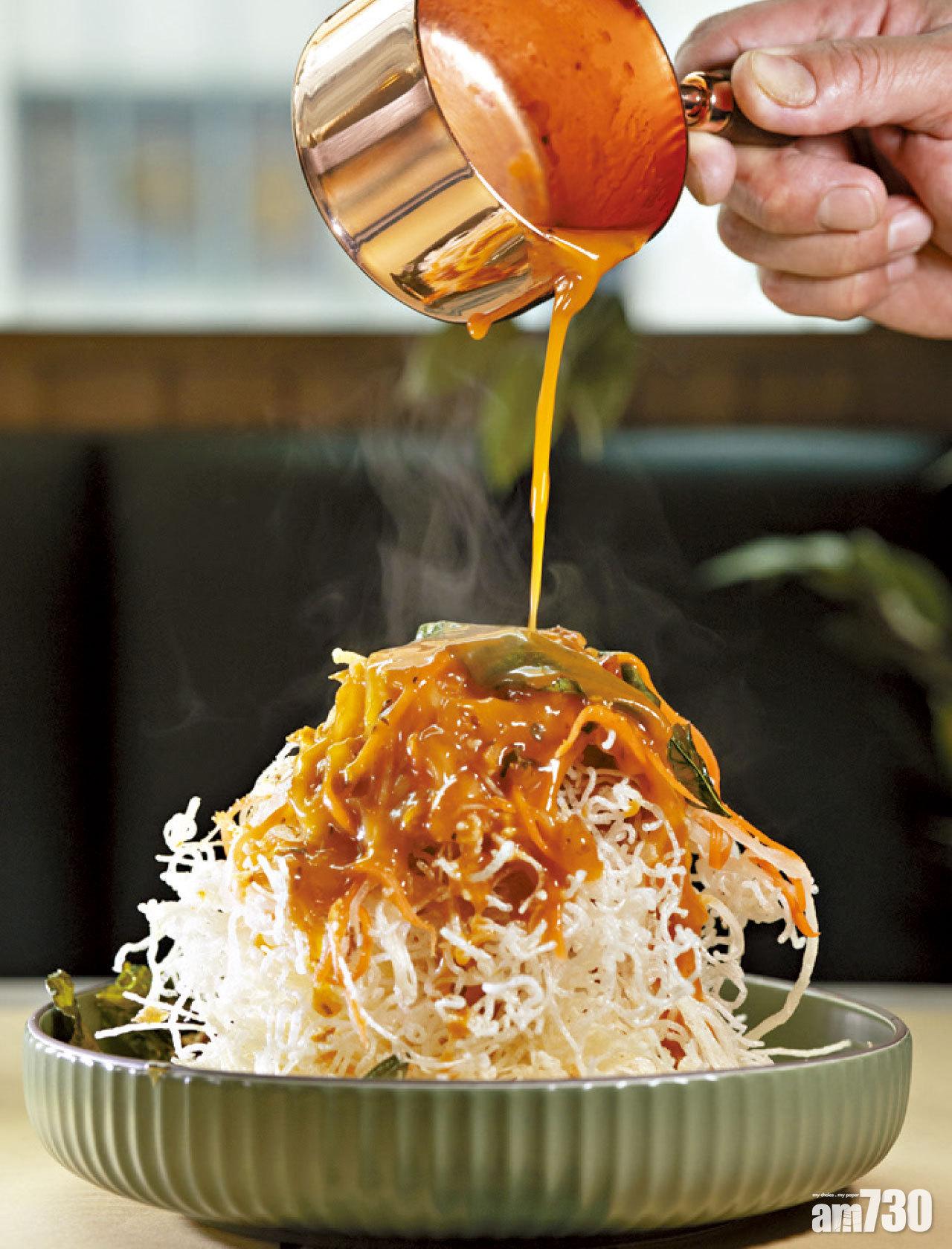 堪稱全港首創的「NVN高樓米塔」,是越南米粉另一種「玩法」,將米粉炸脆疊高,吃前淋上以香茅、青檸葉等製成的濃湯,聽著米粉卜卜聲非常療愈。$48