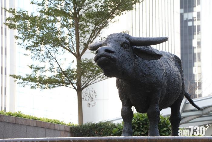 恒指高收562點,重上逾3萬點關口。(資料圖片)