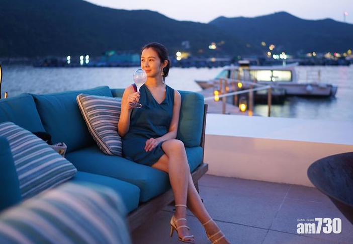 Lousia自言因疫情減少去室內餐廳,寧選擇戶外進餐。(麥明詩IG)