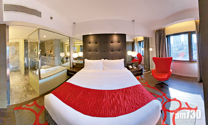 去玩唔好待薄自己,升級咗套房。