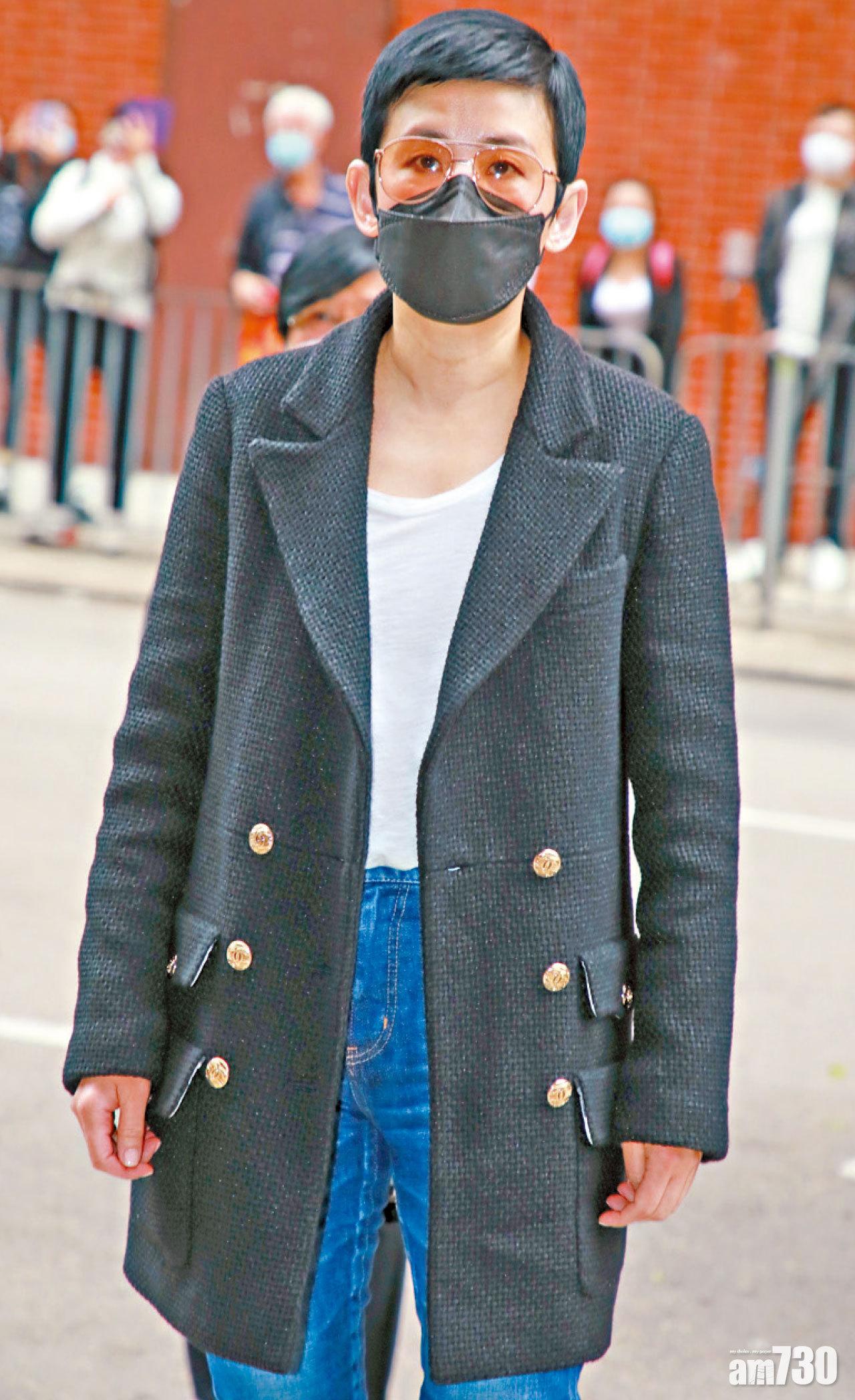 吳君如指,在片場達哥就像她父親。