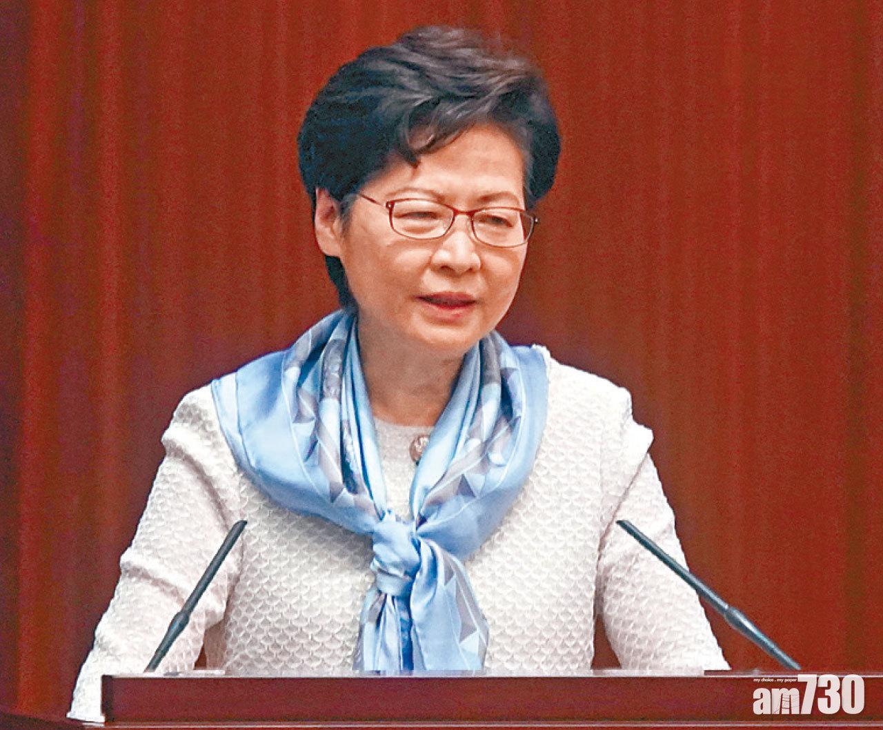 林鄭指政府正研究更多誘因鼓勵市民打針。(陳奕釗)