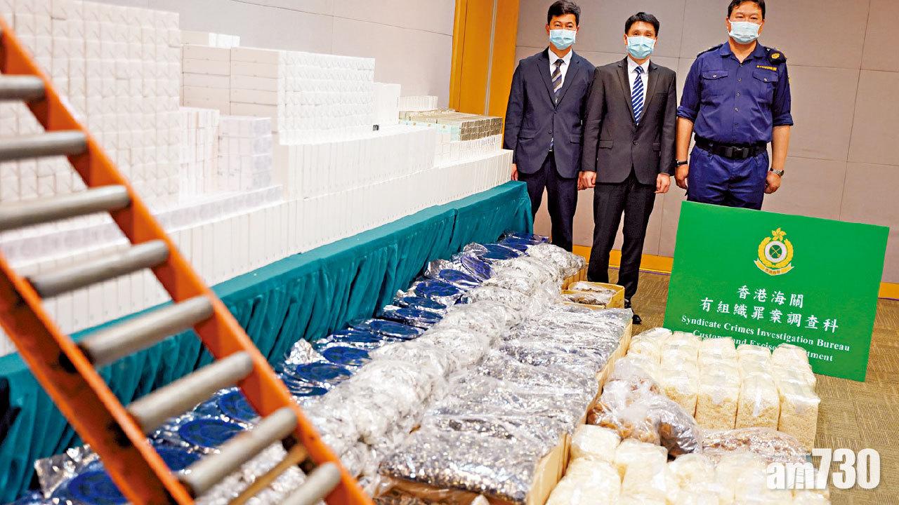 海關展示相關懷疑走私貨。(陳奕釗攝)