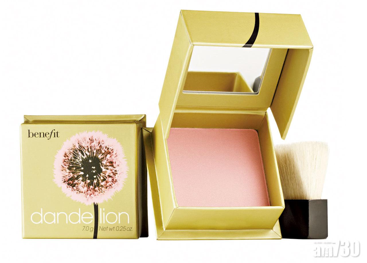 蒲公英胭脂蜜粉 $270 (a)
柔嫩的粉紅胭脂蜜粉,質地透薄,能令暗啞膚色重現光澤,可用作胭脂,亦可作為定妝蜜粉於全臉使用。