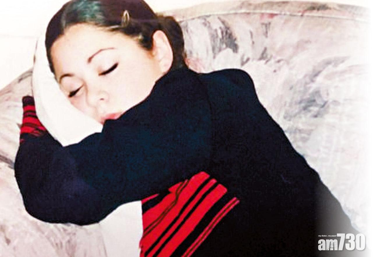 布朗年輕時被家人拍下猝倒症發作。(互聯網)