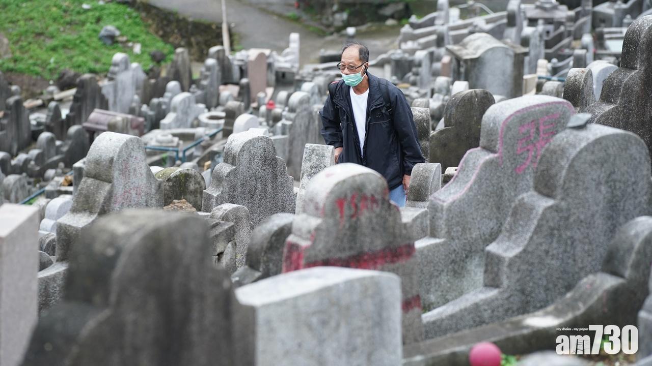 市民指疫情下分批掃墓,長者歡迎電動車接載。(資料圖片)