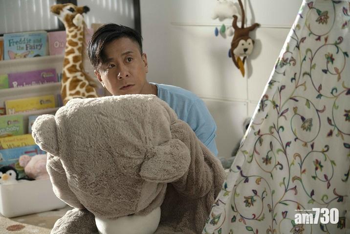 朱康演愛「偷食」的古惑老公灰熊,入形入感。(劇照)