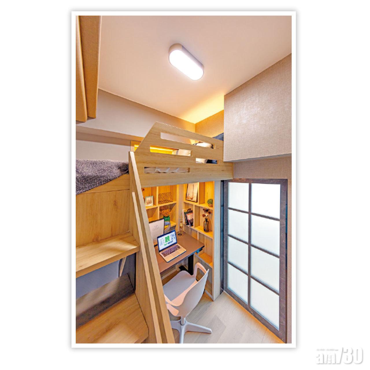 弟弟房下層有足夠位置放書枱和衣櫃,亦有趟門通往哥哥房。