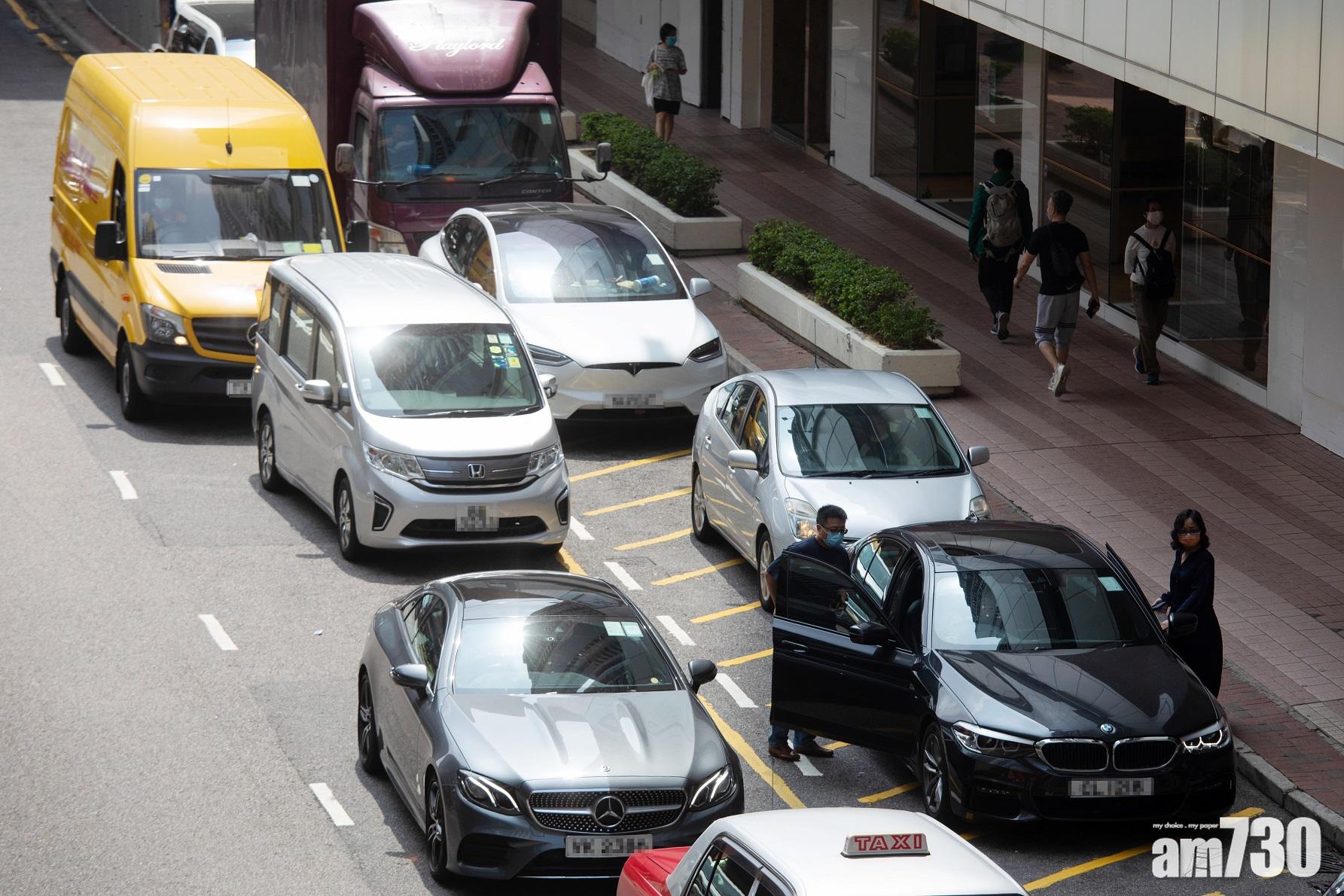 違例泊車一直是本港交通問題之一。(資料圖片)