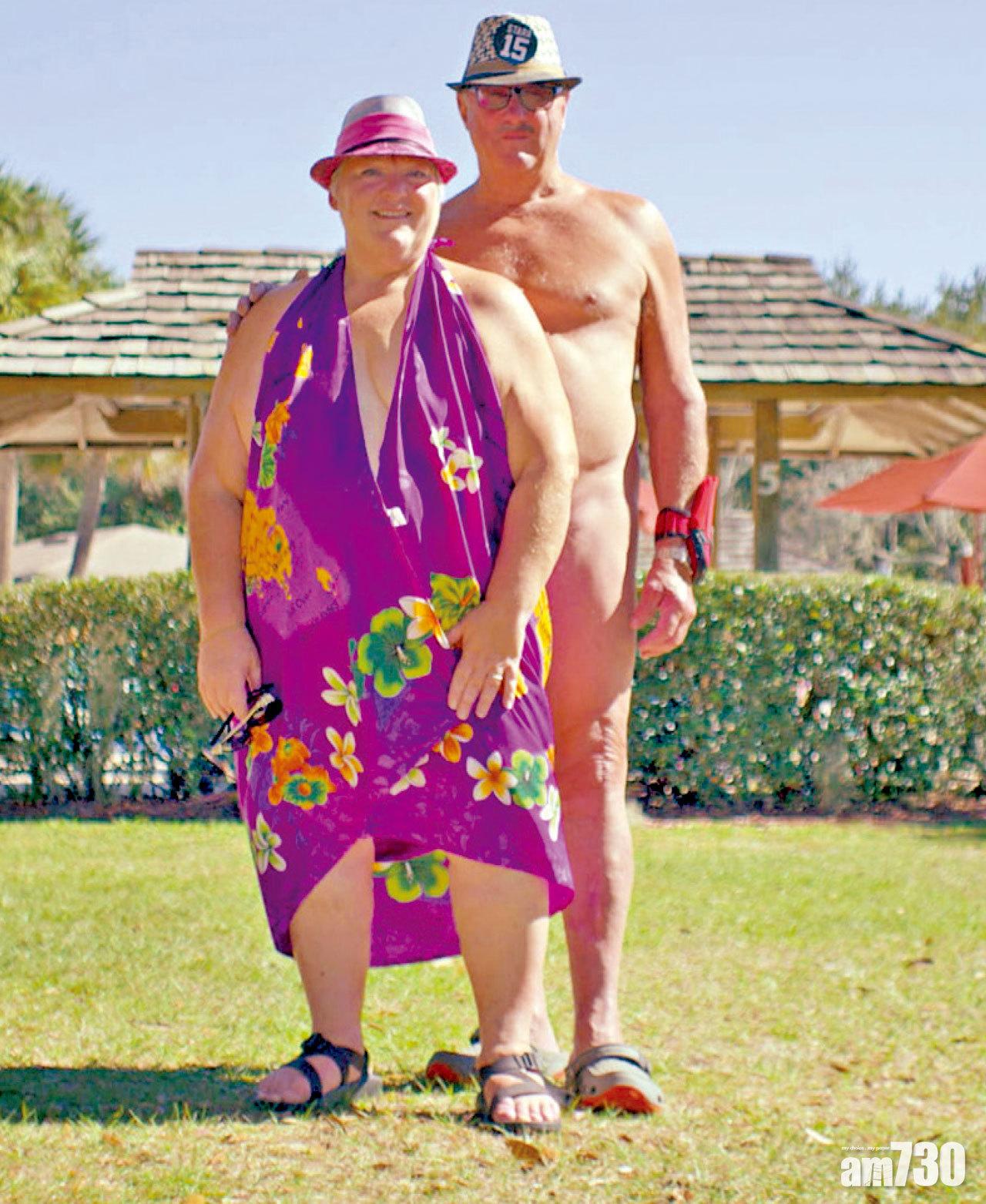 一開首先講天體人士,由一班不喜衣服束縛的人去講一個關於衣服的故事,反差大到呢。