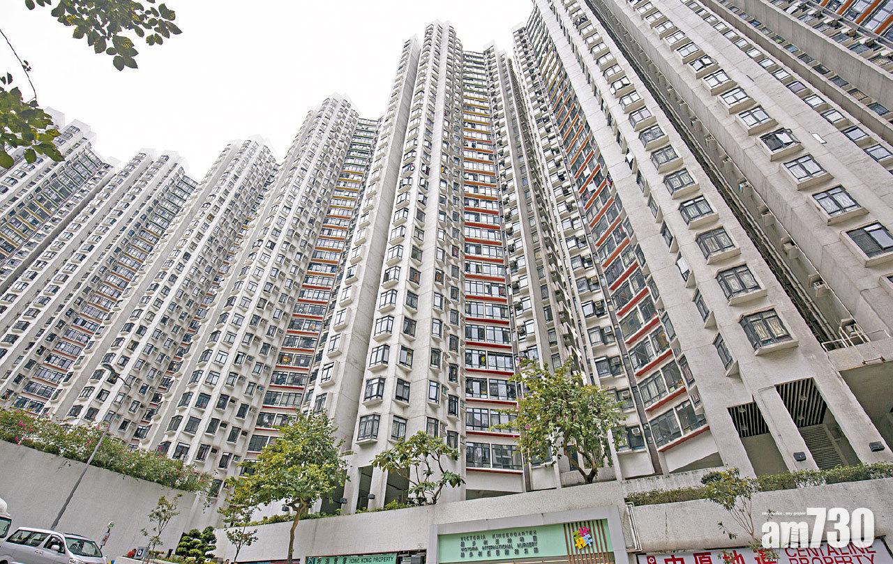 警員凌晨圍封薄扶林道豪峰及康怡花園N2座。(資料圖片)