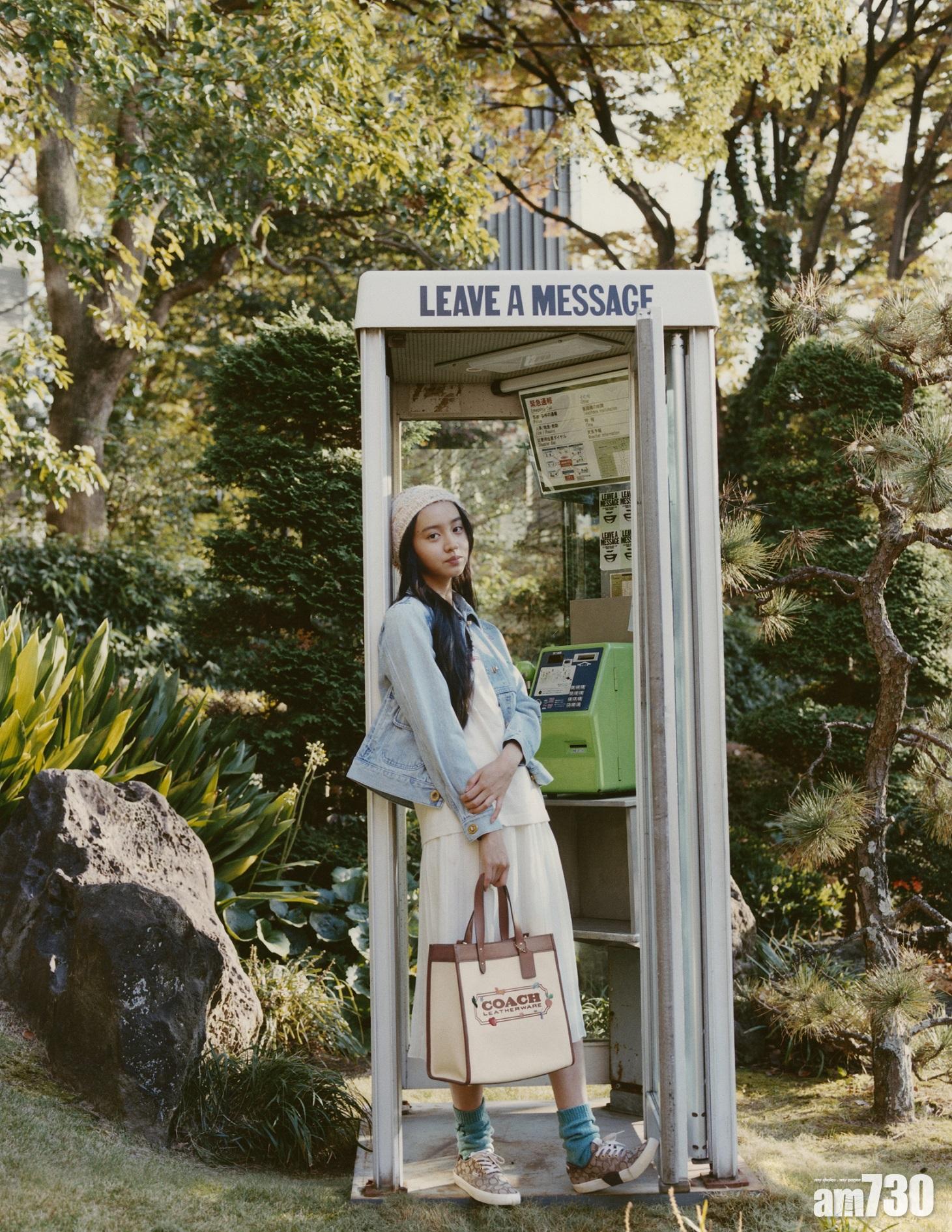 COACH Field Tote Bag $5,450
手袋容量大,方便媽媽收納日常用品,袋身印有蔬果圖案,優雅又活潑。