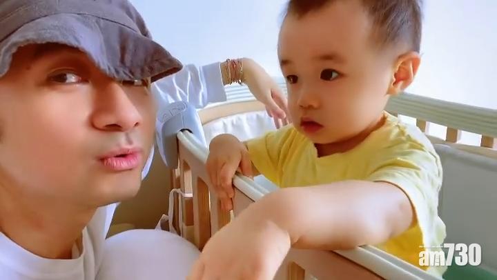 古巨基跟囝囝說:「你錫媽媽就好了。」古太睇片冧到漏。(IG@leoku)