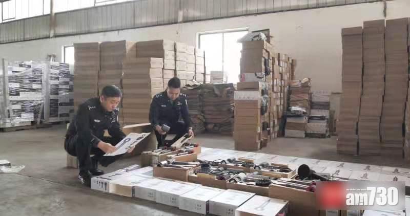 警方檢獲大批山寨Dyson風筒。(互聯網)