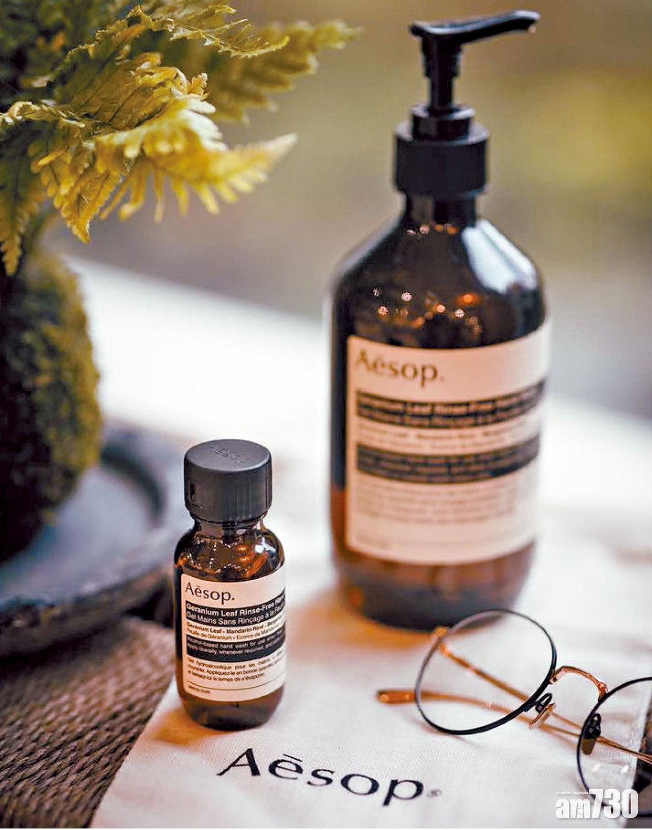 正如昔日貪那粉紅色紙袋才會到D-mop買衫,行JOYCE亦是貪店內用上diptyque蠟燭,與Aesop合作絕對是New Black的品味增值!