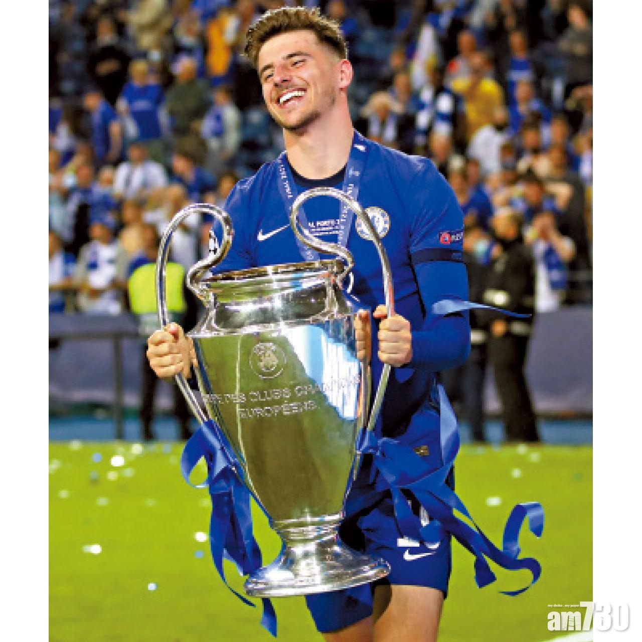 蒙特高興捧盃。