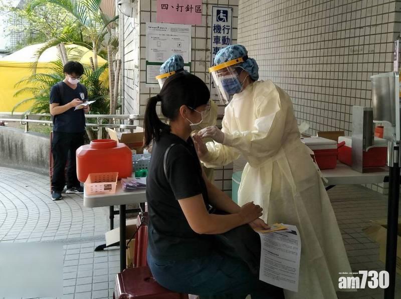 台灣新冠疫苗嚴重不足,民間紛紛申請自行採購。(互聯網)