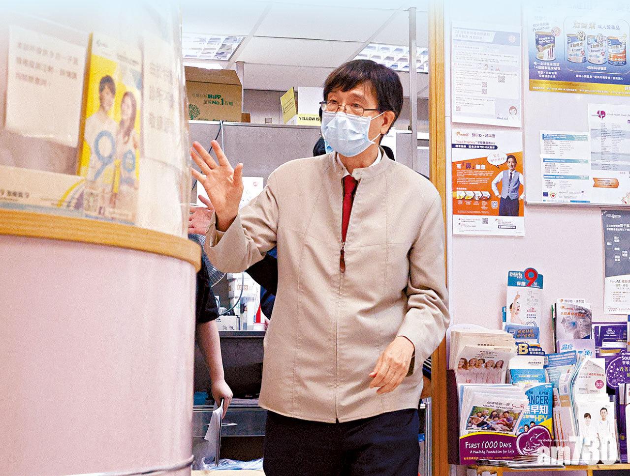 袁國勇料男警在診所取得的樣本包,被護士沾上疫苗病毒株。(蘇文傑攝)