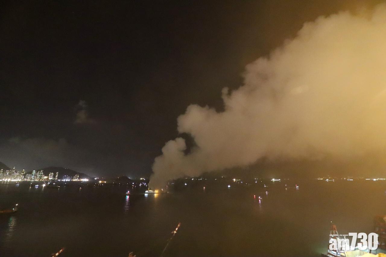 九龍西、新界西一帶昨晚煙霧瀰漫,多區都有居民誤以為發生火警報案。(鍾式明攝)