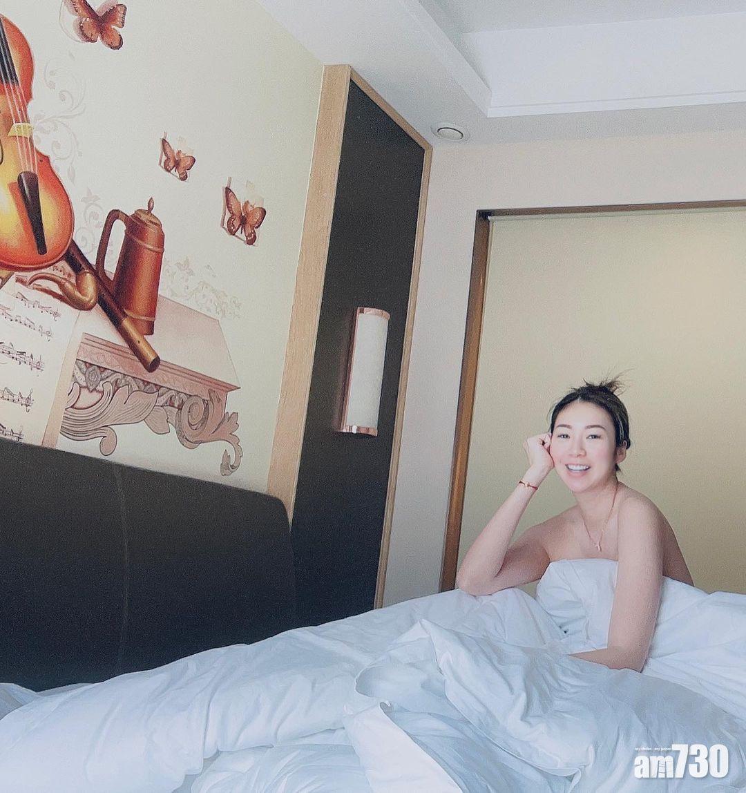 莊思敏去到第7日索性赤裸上身。