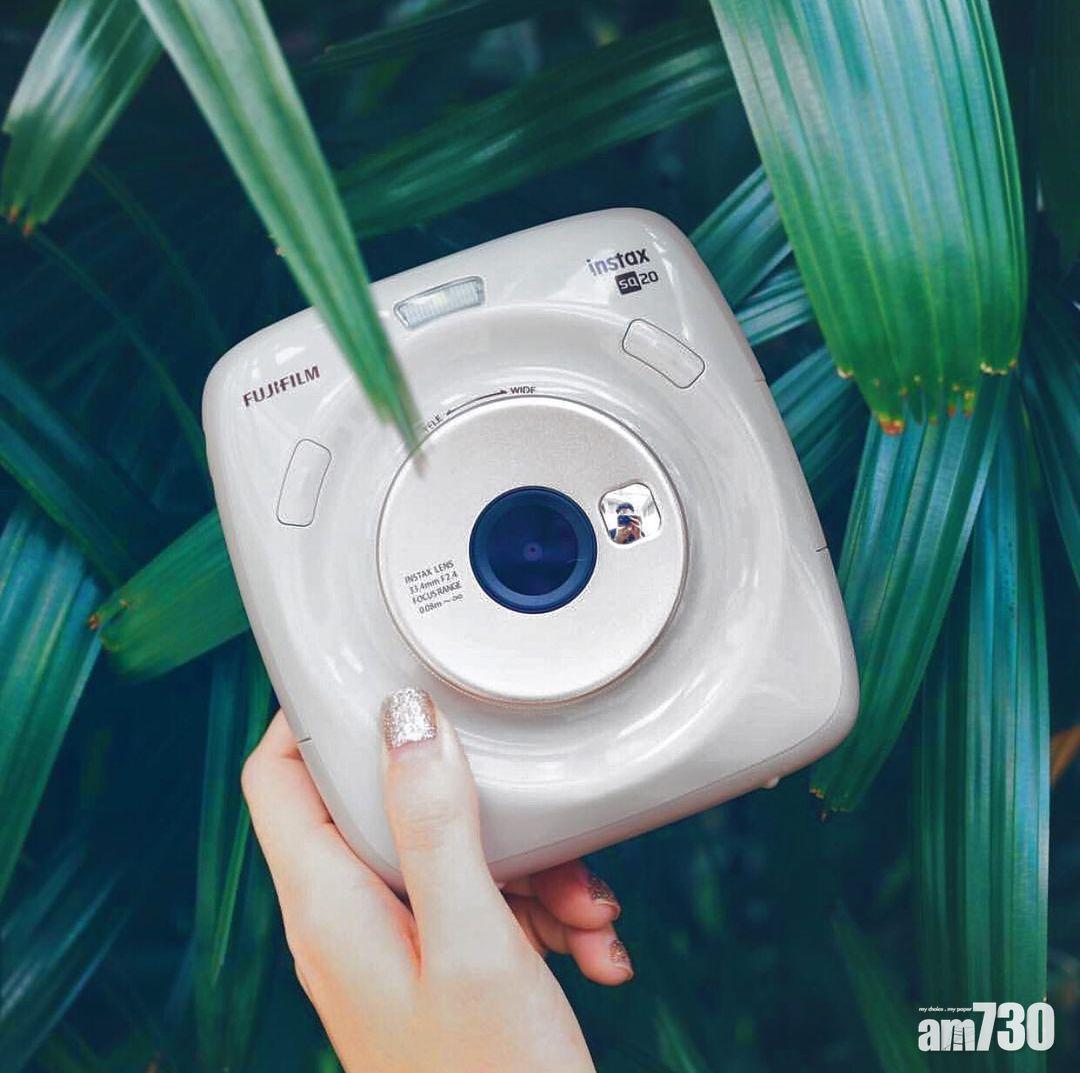 instax square SQ20使用方形相紙。(Instagram @ instaxminiru)